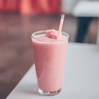 STRAWBERRY SHAKE