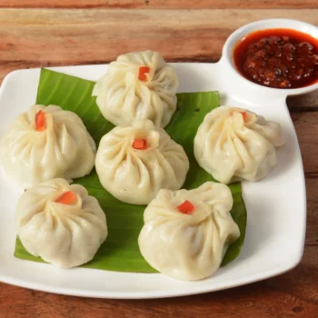 VEG PANEER CHATPATI MOMO